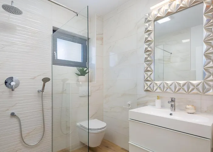 Lacus Nyaraló Vrana