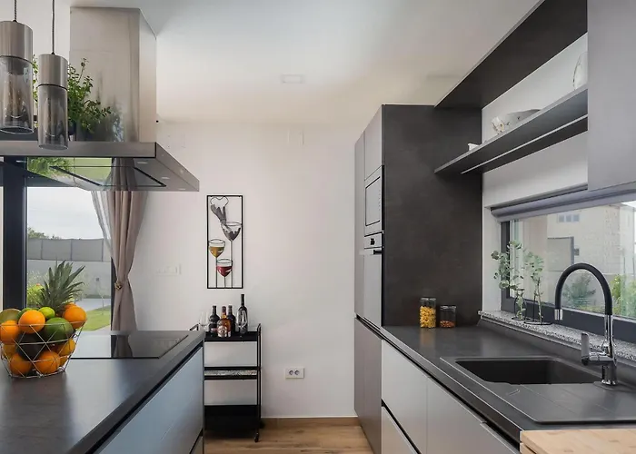 Nyaraló Lacus Vrana